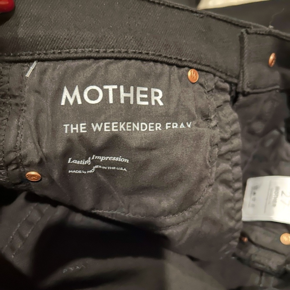 MOTHER "The Weekender Fray" mid-rise jeans in black stretch-denim